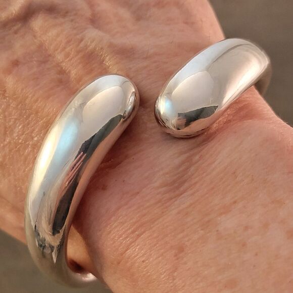 Sterling Contemporary Spring Hinge Bypass Bangle Bracelet - Picture 2 of 7